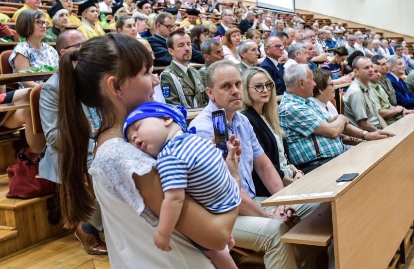 Pracownicy, naukowcy i studenci Uniwersytetu...