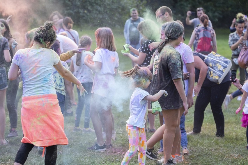 Białołęcki Festiwal Kolorów. Hinduskie święto Holi w parku Picassa [ZDJĘCIA]