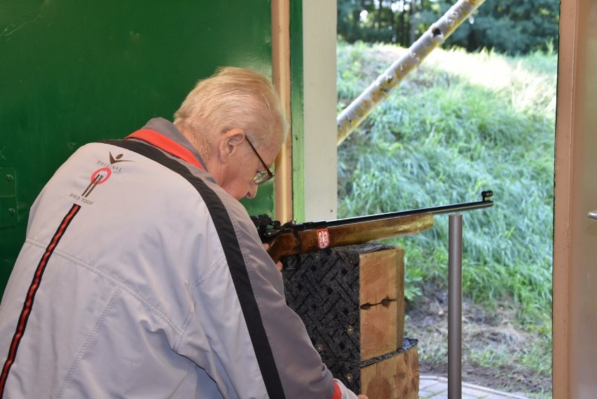 Seniorzy brali udział w turnieju strzeleckim z KBKS