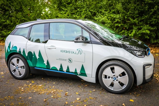 Elektryczne BMW i3 w pilskich lasach