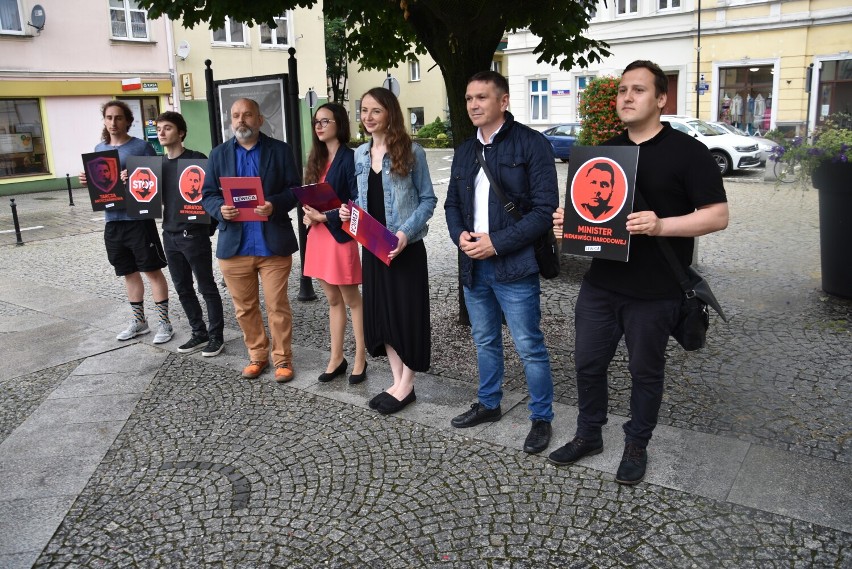 Posłanka Lewicy w Oleśnicy zbiera podpisy pod odwołaniem ministra edukacji