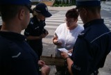 Policja w Kaliszu rozdawała... zaproszenia na kabaret [FOTO]