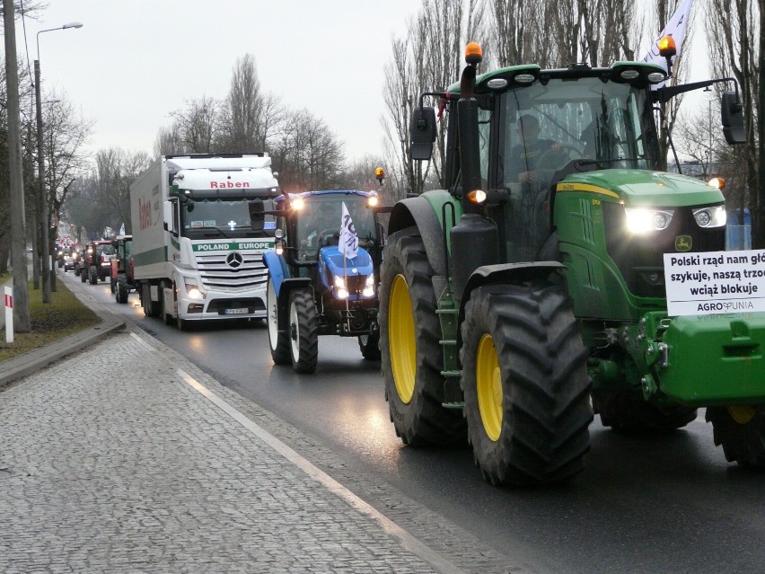 Protest rolników w Pabianicach. Utrudnienia w mieście ZDJĘCIA