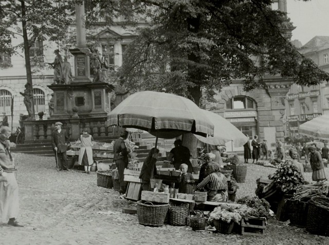 Targ przy kolumnie maryjnej w Kłodzku (Rok 1935) 