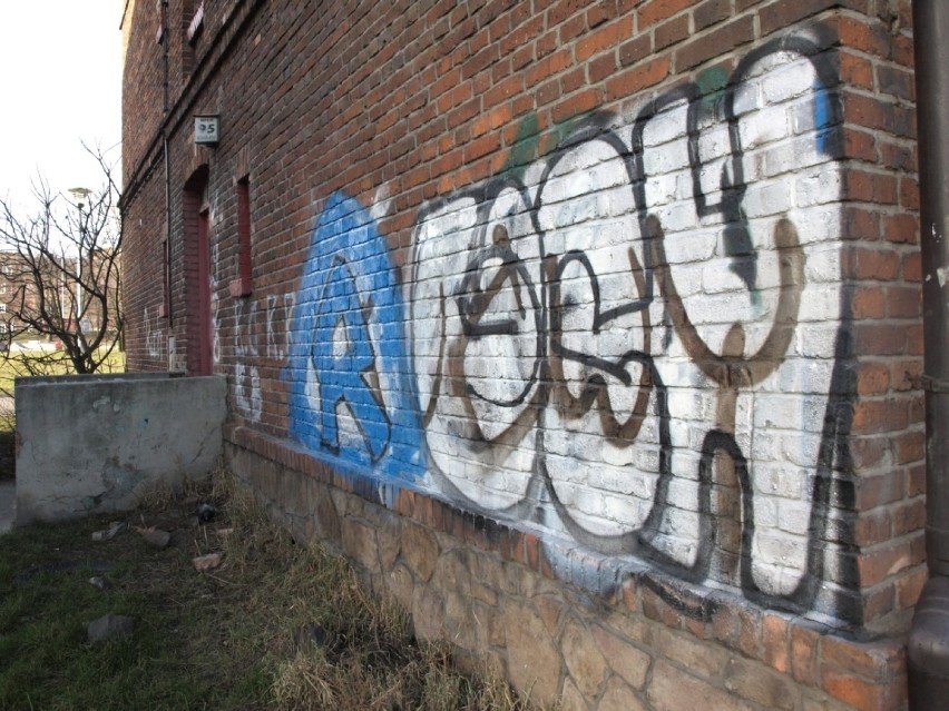 Kaufhaus: walczyli z graffti malując...graffiti [ZDJĘCIA]