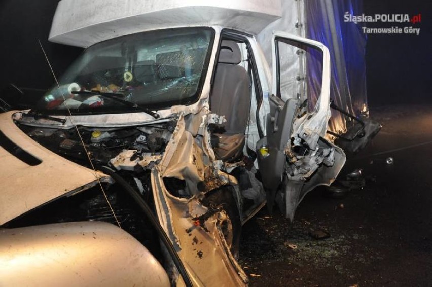 Tarnowskie Góry: śmiertelny wypadek na DK78. Volkswagen T4 zderzył się z mercedesem