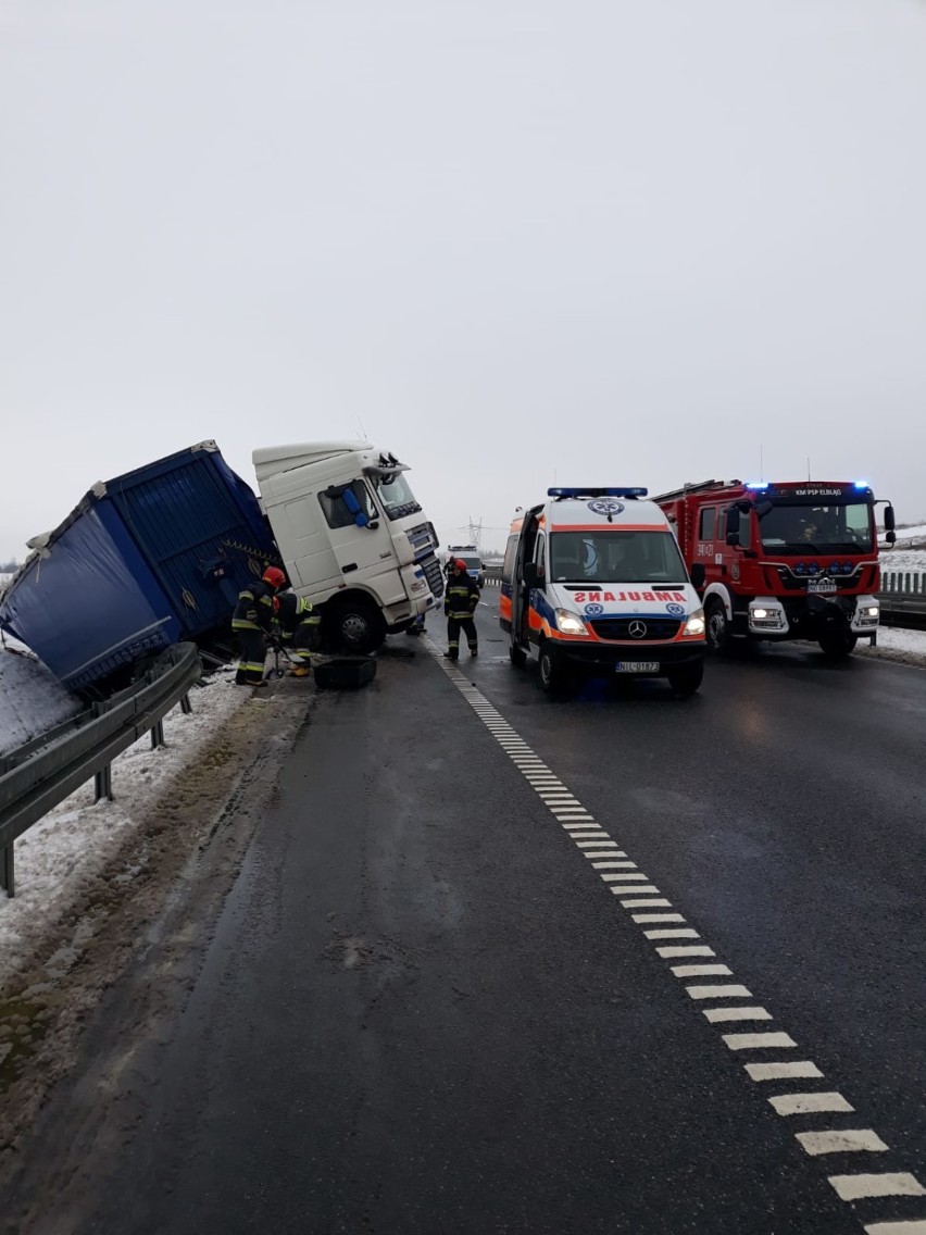 Wypadek na S7 [8.01.2019] na wysokości wsi Janowo. Kierowca...