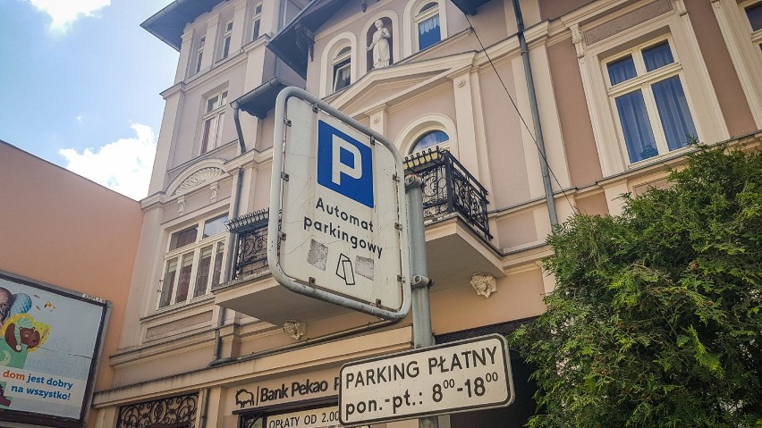 Leszno. Parkingi droższe, a wpływy mniejsze. Kierowcy omijają płatne miejsca [ZDJĘCIA]