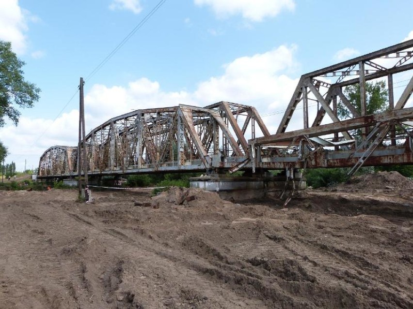 Tajemnice żelaznego mostu kolejowego na rzece Pilicy