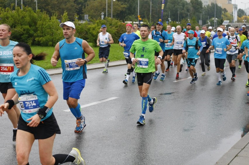 39. PZU Maraton Warszawski. Tysiące biegaczy na ulicach Warszawy! [ZDJĘCIA, GALERIA 2] 