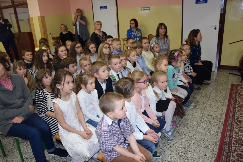 Dzieci z Pawłówki w wyjątkowy sposób uczciły Narodowy Dzień Pamięci "Żołnierzy Wyklętych"