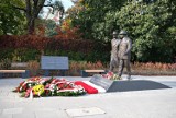 Odsłonięto Pomnik Prezydentów Wielkiej Warszawy. Monument stanął na bulwarach wiślanych 