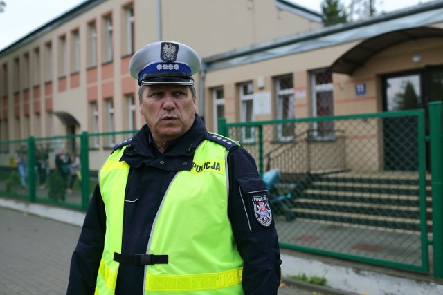 Policja i WORD w Piotrkowie prowadzą akcję "Bezpieczna droga do szkoły"