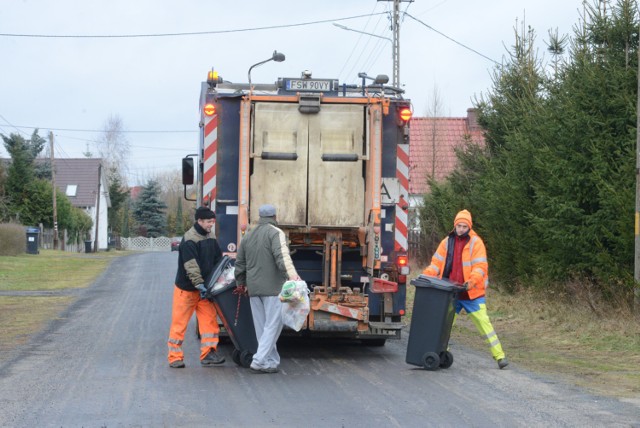 Być może mieszkańcy gminy Lubiewo zapłacą więcej za wywóz śmieci