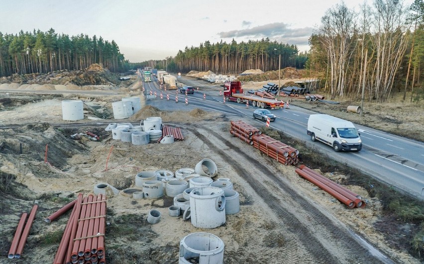 Budowa S1 w Dąbrowie Górniczej osiągnęła półmetek...