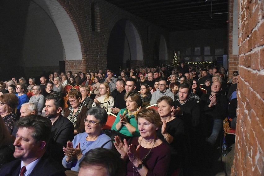 Balbiny i goście dla Marceliny. W Karwanie odbył się koncert charytatywny na rzecz uczennicy I Liceum Ogólnokształcącego