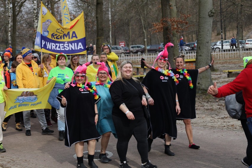 Kolorowa parada w ośrodku w Skorzęcinie! Drugi dzień zlotu morsów [FOTO]