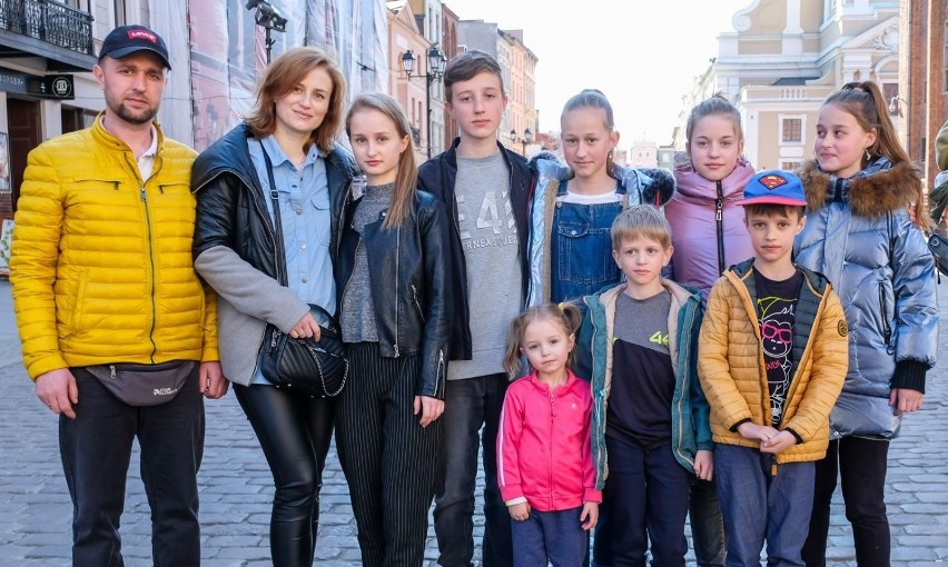 Anna i Vasyl, wraz z ośmiorgiem swoich dzieci, dotarli do...