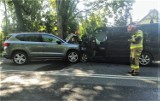 Karambol w Inwałdzie na ulicy Wadowickiej, w ciągu DK 52. Zderzyły się trzy samochody