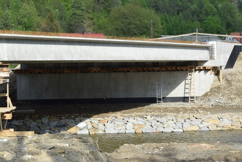 Most w Tyrawie Solnej będzie gotowy jeszcze w tym roku. Zobaczcie zdjęcia z przebiegu prac