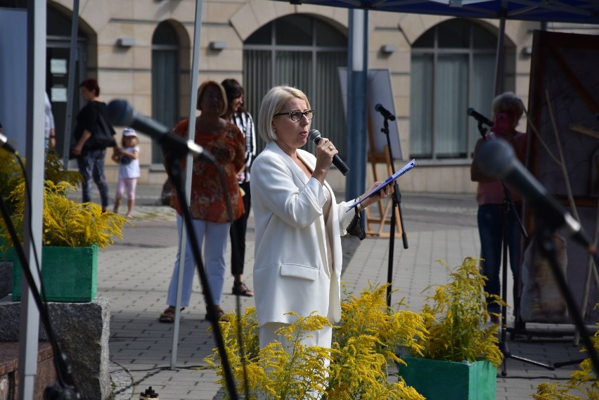 Literacki happening na Rynku w Chrzanowie, czyli Narodowe Czytanie [ZDJĘCIA]