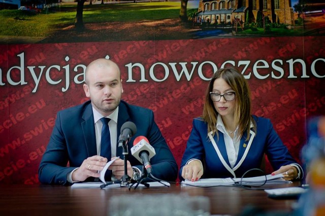 Burmistrz Krzysztof Kułakowski i skarbnik Marzenna Rzymek opowiedzieli o planach budżetowych na przyszły rok. Dotacje zewnętrzne mają wesprzeć inwestycje kwotą ok. 11 mln zł.