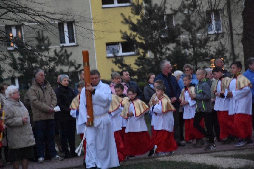 Myszków. Święcenie ognia. Nabożeństwo Nocy Paschalnej ZDJĘCIA