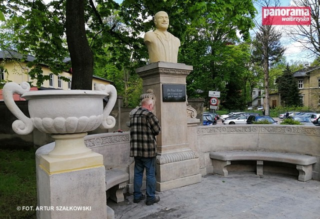 Pomnik Paula Rittera przy ul. Moniuszki w Wałbrzychu po renowacji