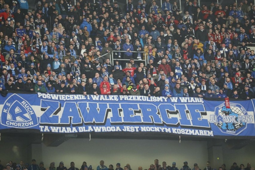 Fani Niebieskich dopingowali Ruchu na Stadionie Śląskim w...