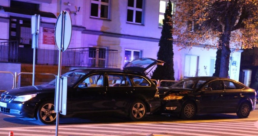 Wypadek na Piłsudskiego w Wieluniu. 40-latka i jej 10-letni syn przewiezieni do szpitala