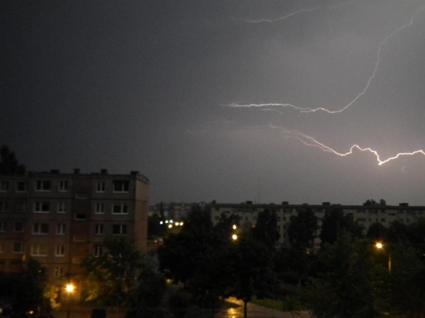 Burza i opady gradu zbliżają się do Śremu. Synoptycy...