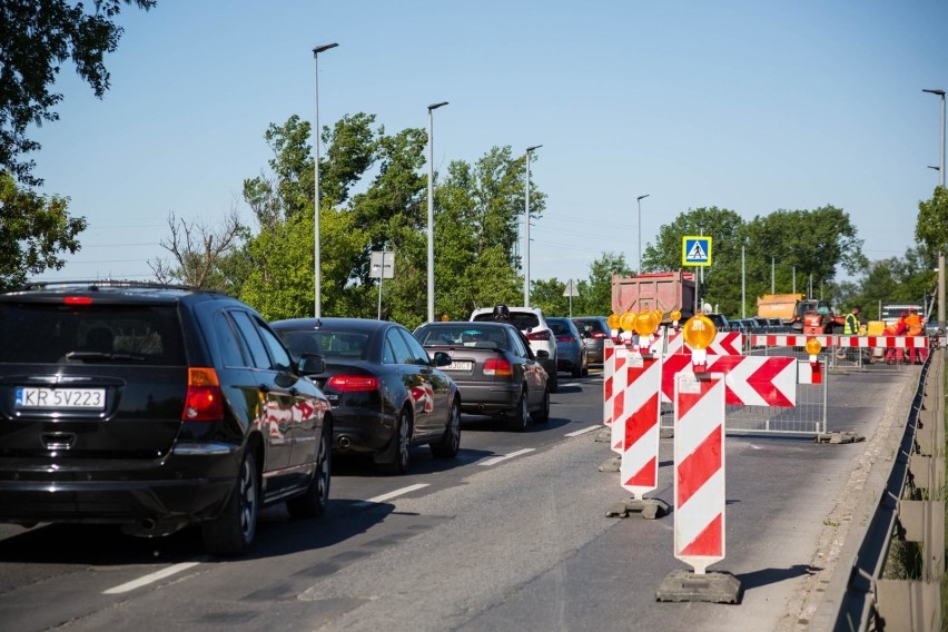 Gigantyczny korek na trasie z Nowej Huty do Podgórza! Część ulicy Nowohuckiej została wyłączona z ruchu [4.08]