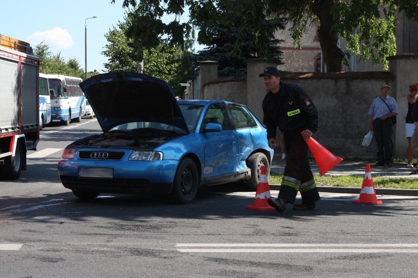 Chojnice. Zderzenie samochodów. Dwie osoby w szpitalu [FOTO]