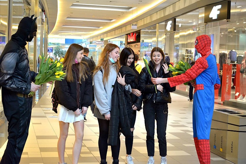 Superbohaterowie odwiedzili Galerię Solną w Inowrocławiu