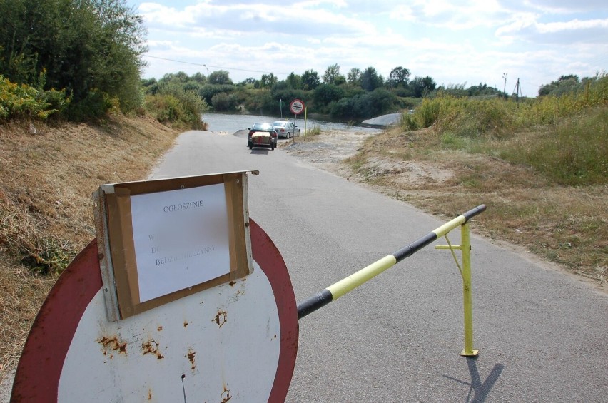 Na Dunajcu pod Tarnowem są dwa promy - w Otfinowie i...