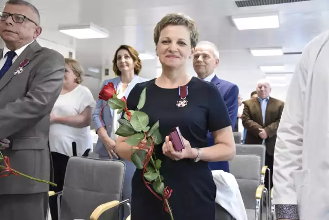 Dziewięciu pracowników otrzymało Krzyże Zasługi przyznane przez Prezydenta RP. Kilkunastu innym wręczono listy gratulacyjne od dyrekcji szpitala