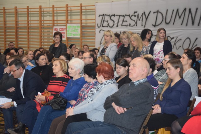 To nasza szkoła i nie chcemy żadnych zmian - mówią mieszkańcy Starego Lubosza