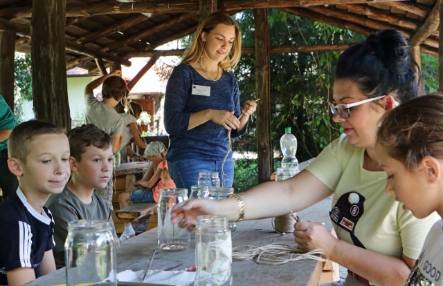 Po długiej przerwie spowodowanej koronawirusem rozpoczęły działalność letnie warsztaty ekologiczne prowadzone przez pracowników Centrum Edukacji Ekologicznej w Grudziądzu.