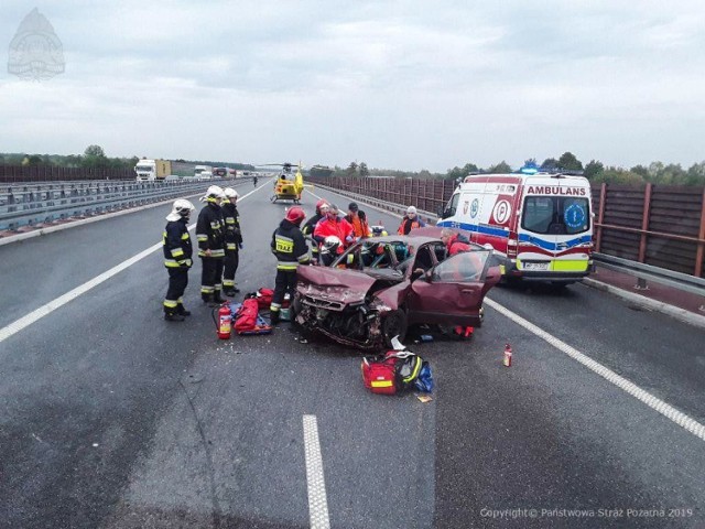 W wyniku wypadku autostrada A2 w kierunku Poznania jest całkowicie zablokowana. Policja organizuje objazdy już na wysokości węzła Wiskitki.