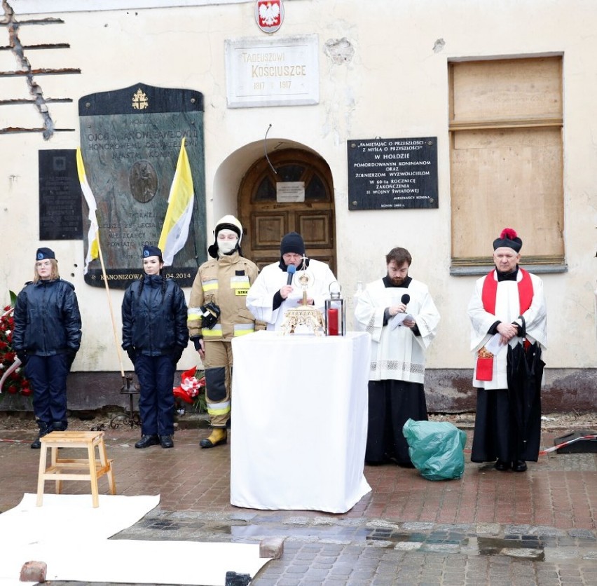 Procesja z Fary na plac Wolności. Upamiętnili 18. rocznicę śmierci Jana Pawła II