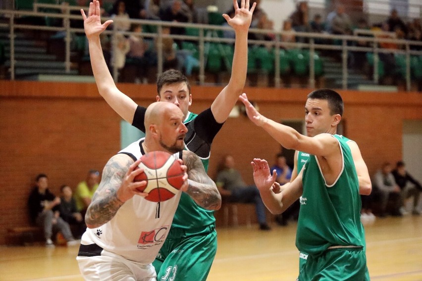 Koszykarze KS Basket Legnica wygrali ze SKM Zastal Zielona Góra , zobaczcie zdjęcia