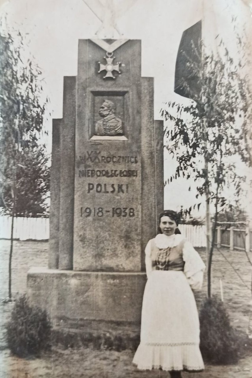 11 listopada 1938 roku w Woli Wiązowej odsłonięto Pomnik...