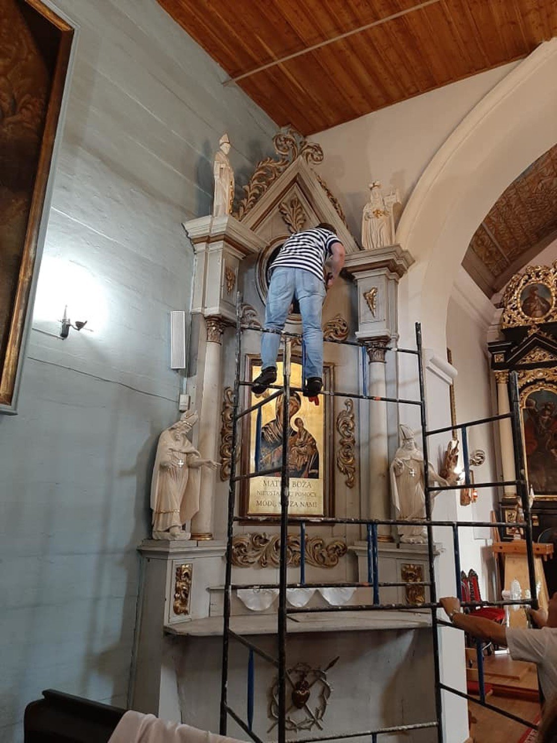 Pleszew. Wnętrze kościółka św. Floriana warstwa po warstwie odzyskuje dawny  blask | Pleszew Nasze Miasto
