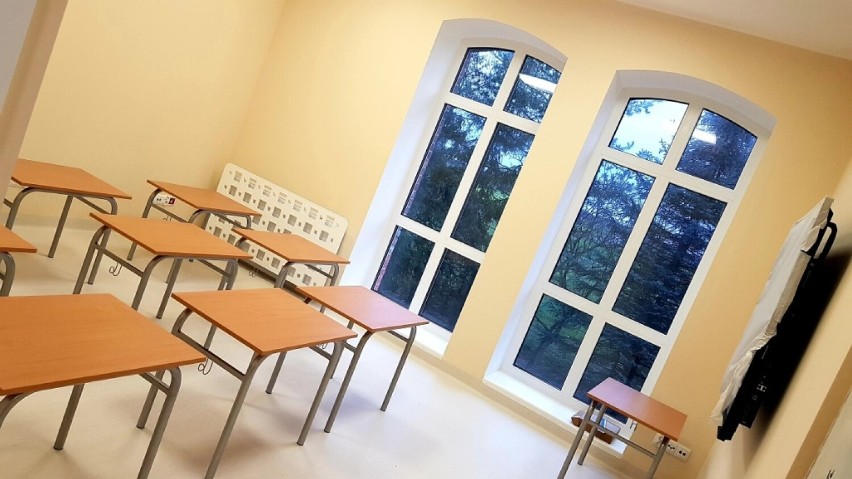 Remont szkoły podstawowej w Tłokach zakończony! Uczniowie z nowych klas będą korzystać po feriach