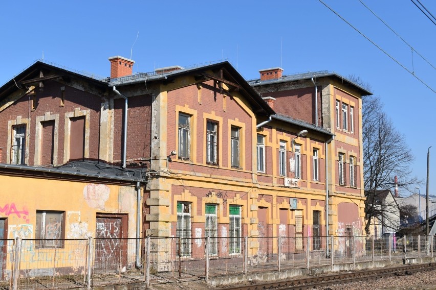 Obiekty dworca i stacji w Olkuszu są w fatalnym stanie...