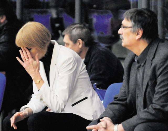 W sobotę były chwile, że trenerka Widzewa, Elżbieta Trześniewska, nie chciała patrzeć na popisy swoich podopiecznych.