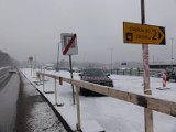 Budowa dworca kolejowego w Kartuzach - zamknięty duży parking dla samochodów ZDJĘCIA