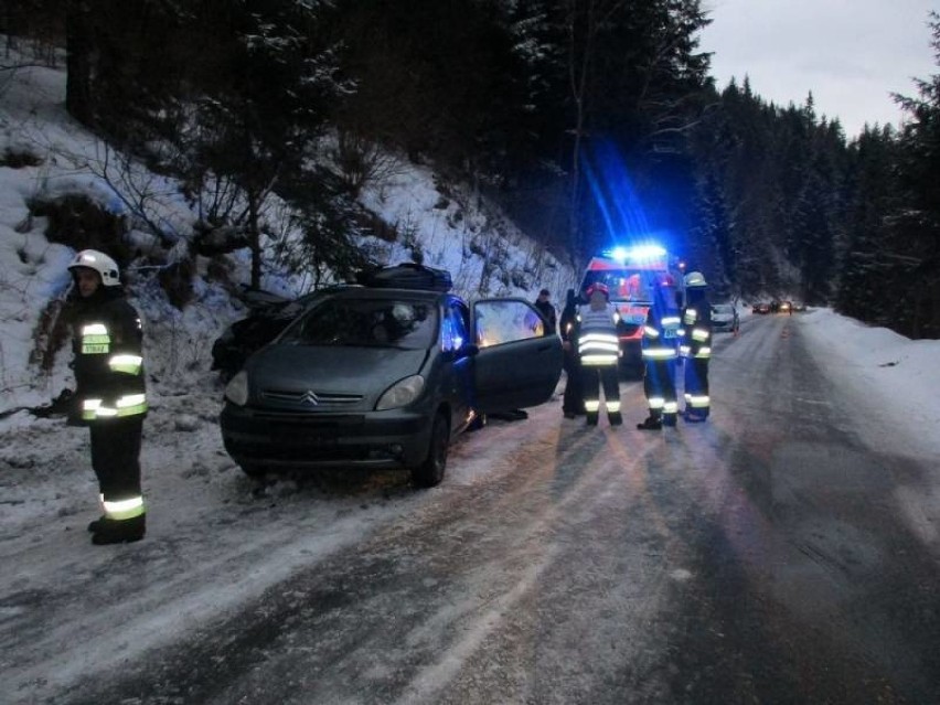 Sześć osób rannych w zderzeniu aut na górskiej drodze [ZDJĘCIA]