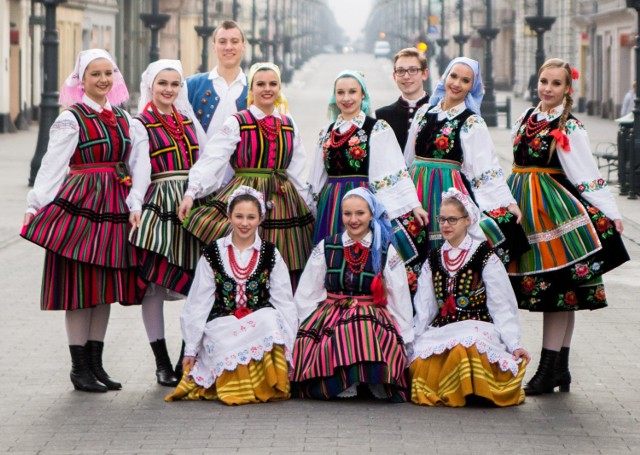 Zespół Pieśni i Tańca “Łódź" działa od 1983 roku. Promuje wśród łodzian, a także w całej Polsce i za granicą, regionalne i narodowe tradycje ludowe. Zespół Pieśni i Tańca “Łódź" zajmuje się działalnością edukacyjną dla dzieci i młodzieży.
