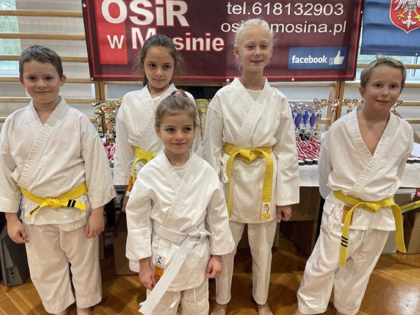 Młodzi karatecy z Obornik wywalczyli 17 medali w Wielkopolskim Turnieju Młodych Talentów KARATE CUP w Mosinie! 